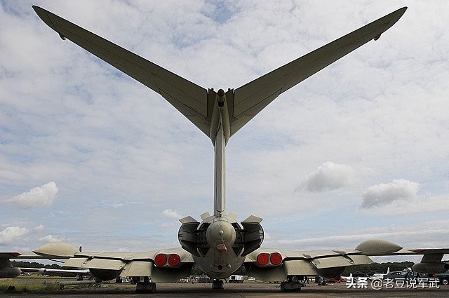 英国轰炸机v型,英国3v轰炸机