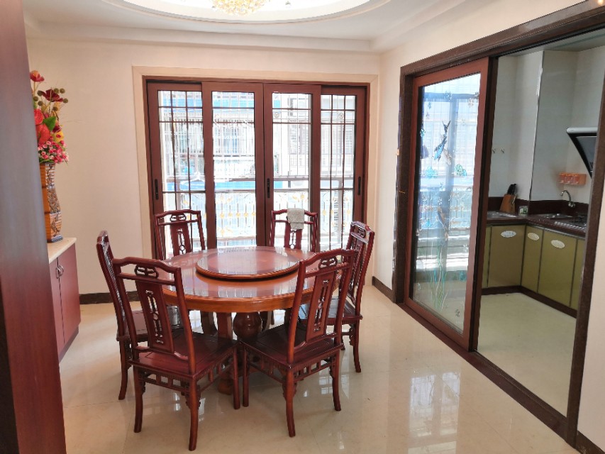 普宁寸土寸金的繁华商圈中，最为低调的贵族房，流沙盛世华庭！