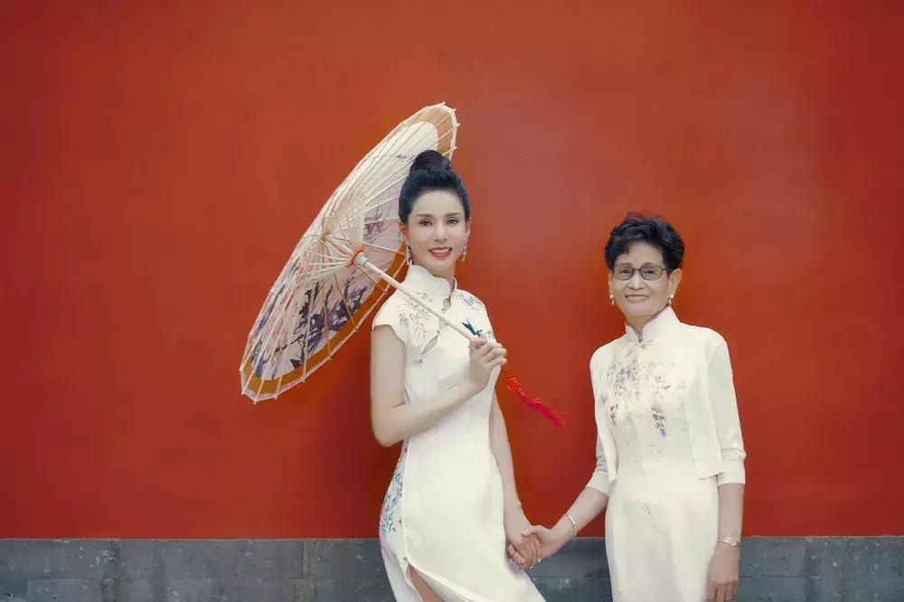 56岁的李若彤怎么保持身材的,小龙女李若彤健身前后对比