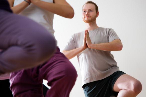 胃食管反流炎怎么治,胃食管反流炎首选什么药治疗最佳