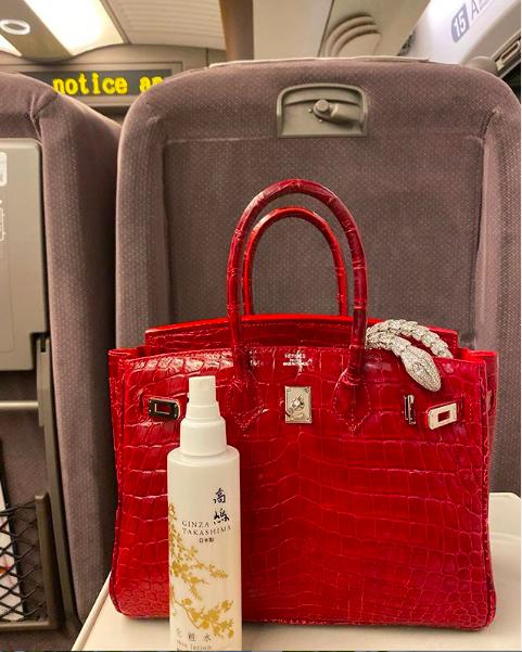 日本微商炫富，年花64万租酒店放包包：有钱人生活就这么朴实无华