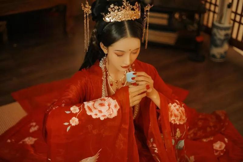 诗经月出的赏析,诗经赏析