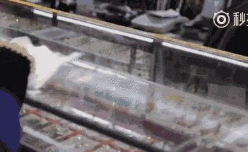 56岁广东潮汕阿姨称霸美国嘻哈圈