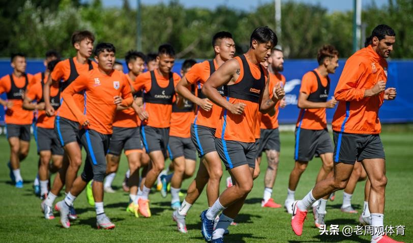 山东鲁能泰山队抵达海口,鲁能泰山队进入球场