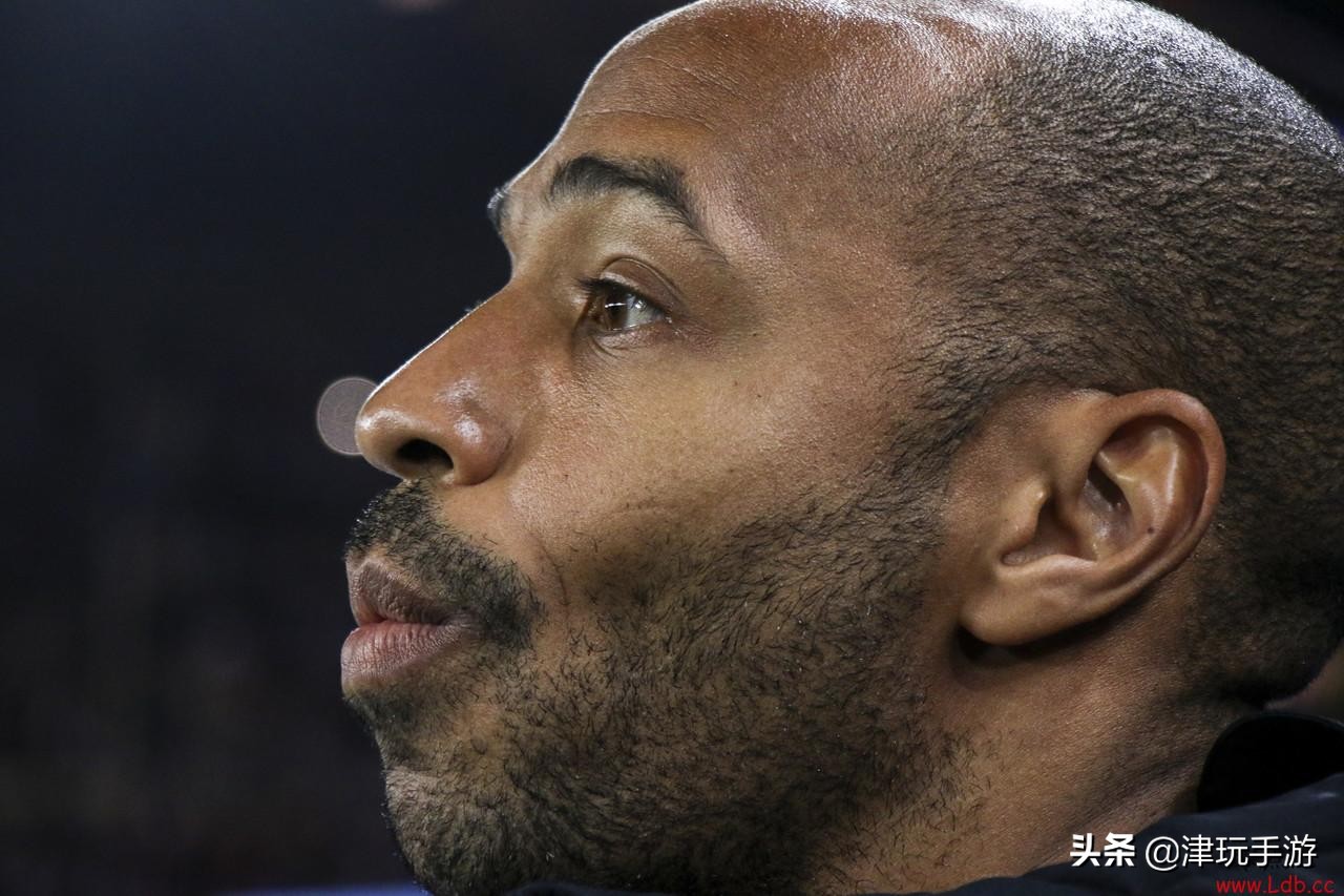 法国最伟大的前锋,法国足球运动员亨利简介