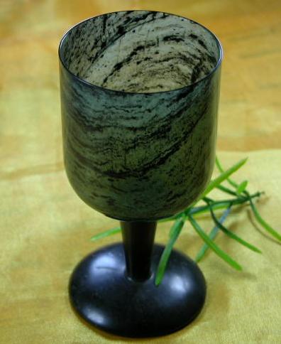 岫玉与蛇纹石玉比较哪个好,蛇纹石岫玉是什么意思