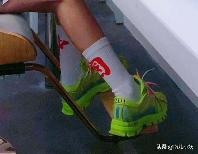 张馨予白衣白裙惊艳写真照,张馨予一身运动装