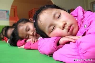 早起脖子肩膀酸痛怎么缓解,脖子疼有点僵硬睡觉落枕了怎么办