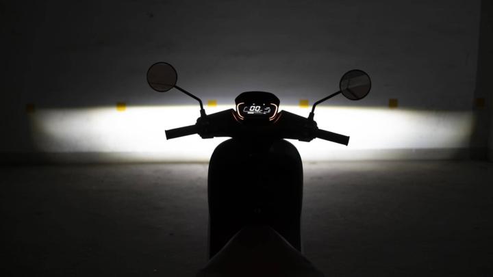 大灯炫酷有型,九号e100大灯效果