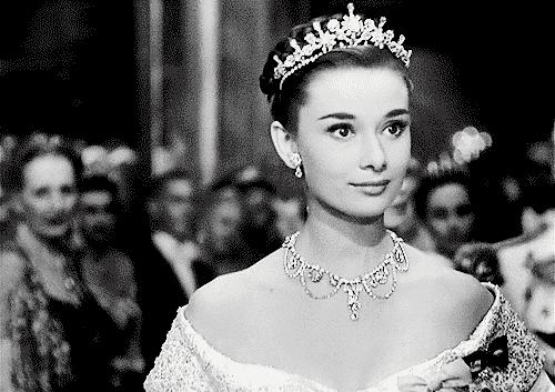 如何选择适合的锁骨链,解锁天鹅颈