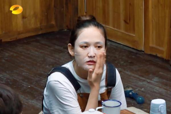 贴面膜有点小刺痛是缺水吗,脸部缺水贴面膜会刺痛是怎么回事