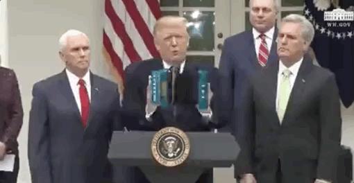 拜登摔倒魔性视频,拜登意外事件视频