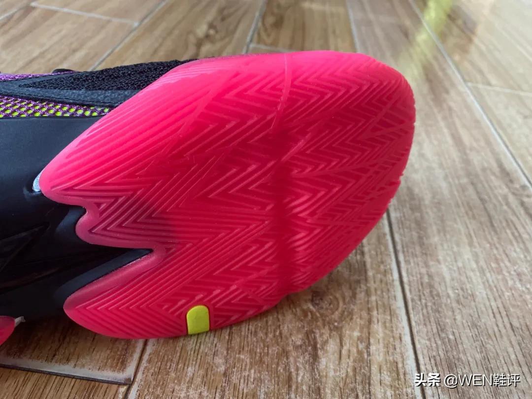 谁还管得住匹克逆天的步伐啊！前后不同中底配置的实战鞋了解一下