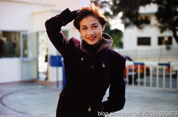 插足成龙家庭，被母亲骂“*鸡做**都没人要”，女儿离家改姓娶同性