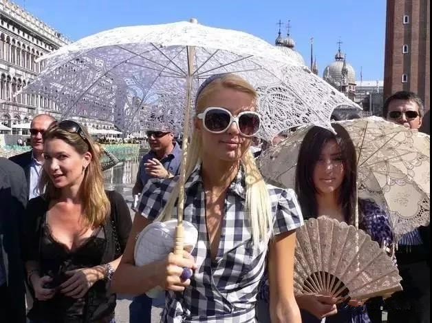 出生在贫民窟的卡戴珊,身价千万卡戴珊