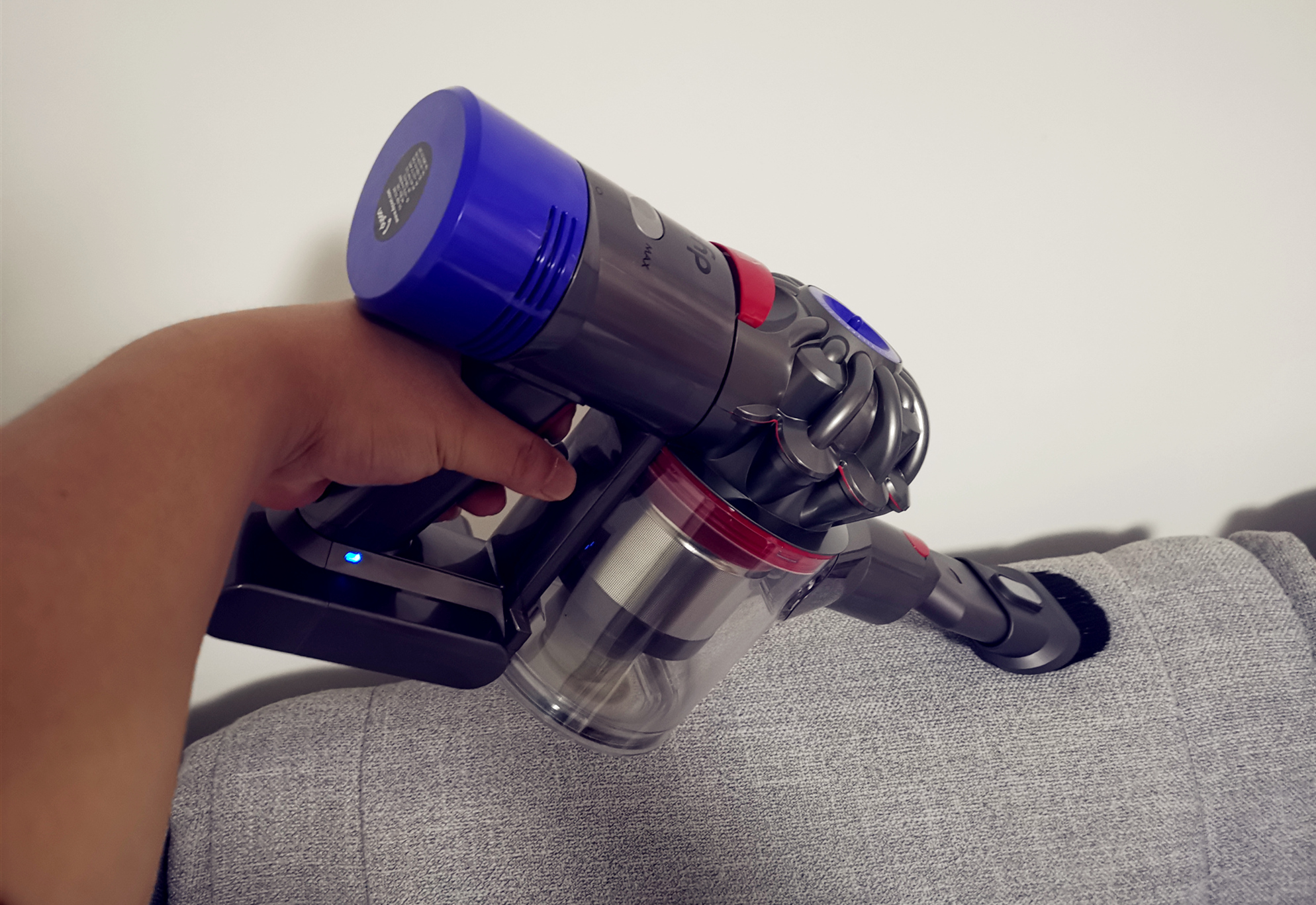 戴森dyson除螨仪手持吸尘器v7,dyson戴森v7吸尘器如何