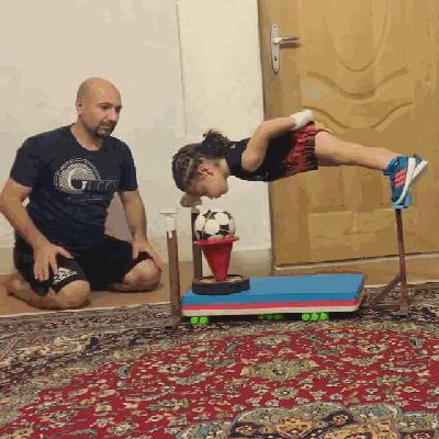 地表最强的三个小孩，这分明就是腹肌爆棚的小怪兽啊！