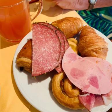 我用我自己挣的钱去旅游,拼搏四年去欧洲