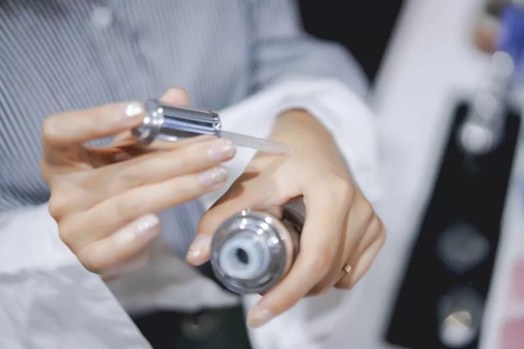 兰蔻法式轻妆,氧气初恋妆高光