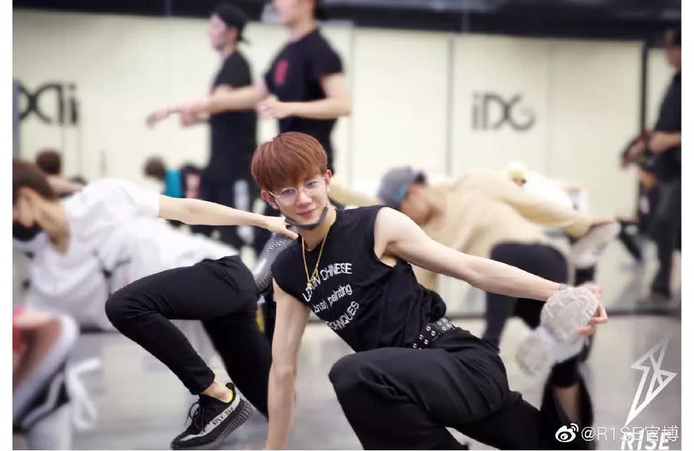 R1SE夏之光：希望自己能够成为大家都看到的那个人