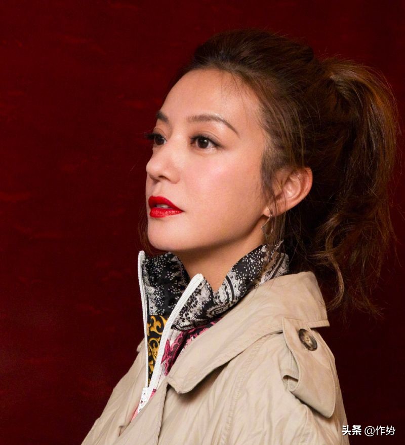 万年被嘲的赵薇口碑逆袭，她最近做对了什么？