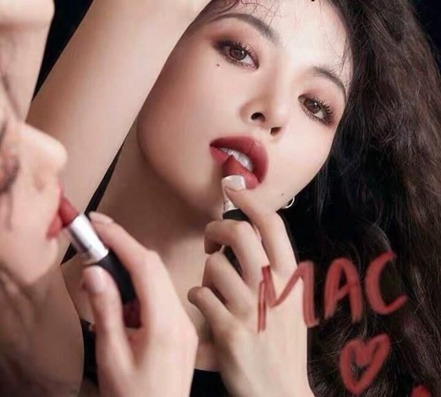 mac口红dozencarnations试色,mac最值得买的彩妆推荐