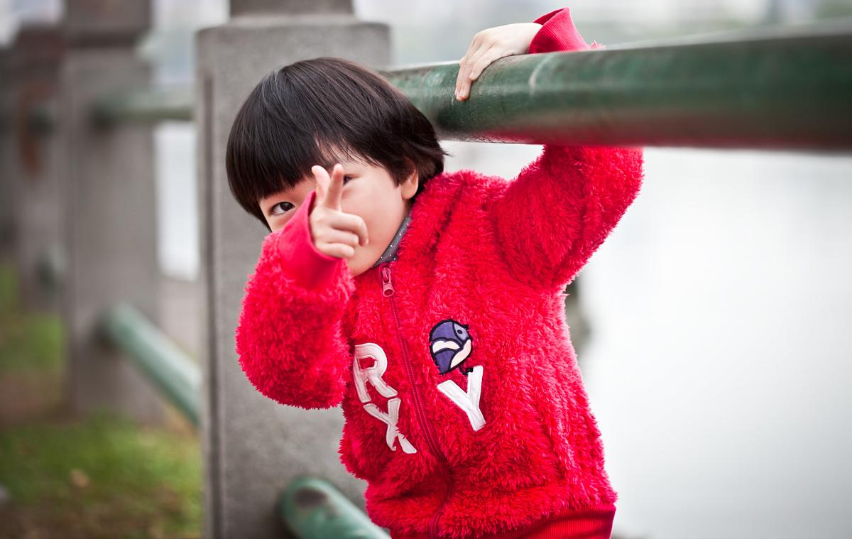 孩子好动不听管教的表现,孩子调皮不听话该怎么引导