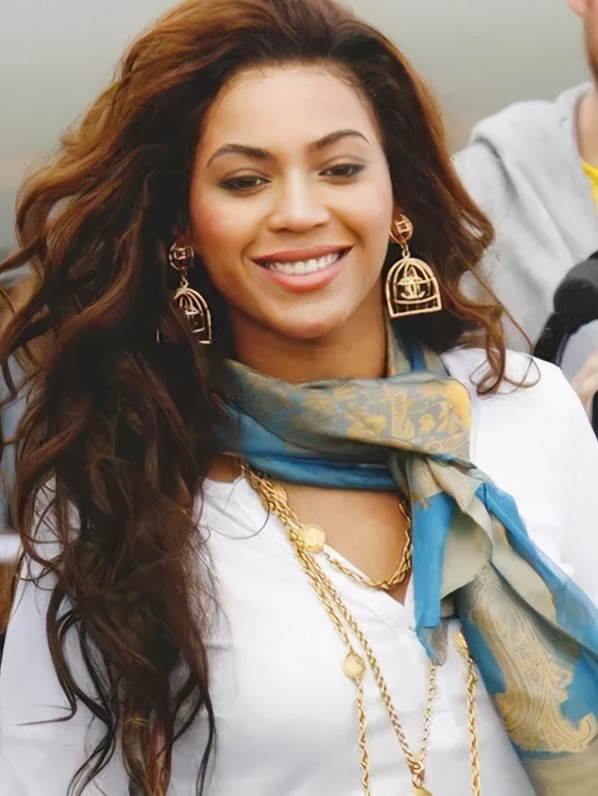 钟楚曦耳环高清图片,钟楚曦耳饰特辑