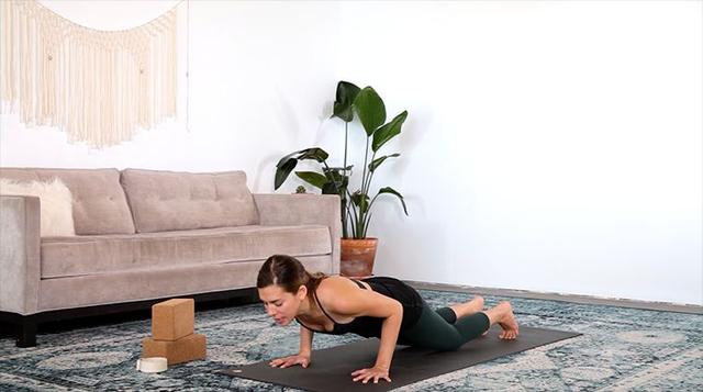 基础瑜伽拜日式可以省略不练吗,瑜伽拜日口诀细节慢动作