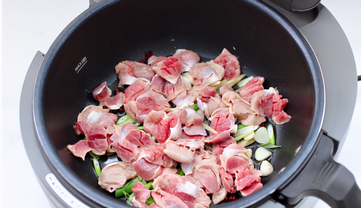 鸡身上“软黄金”，识货的人抢着买，肉贩子偷偷留着吃