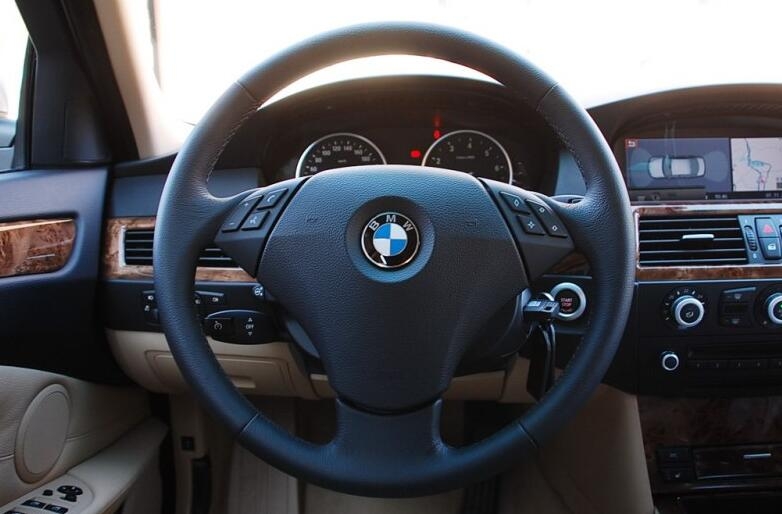 操控和舒适最好的百万级suv,18款宝马5系好还是a6l好