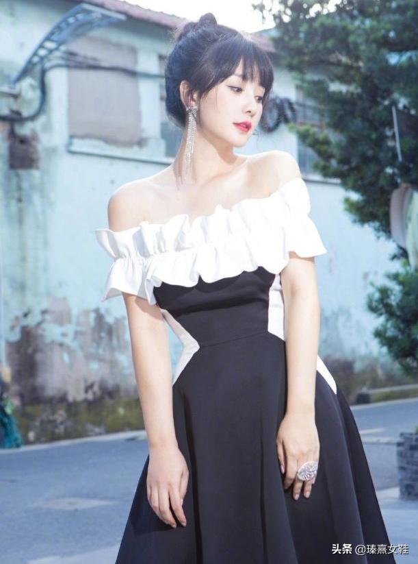 胸大女孩时髦起来真hold不住！看混血吉娜·爱丽丝就知道了