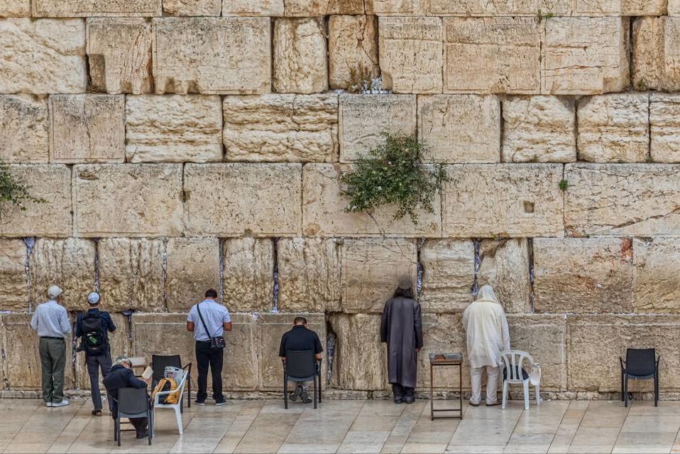 为什么穷人赚钱会很难？听一听犹太人“逆袭”的小故事，受益匪浅