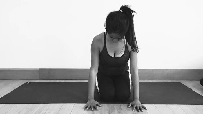 手腕疼的瑜伽康复动作,治疗腕管综合征的瑜伽动作