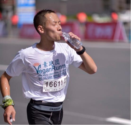 夏天跑步如何防中暑,夏天跑步如何避免湿气加重