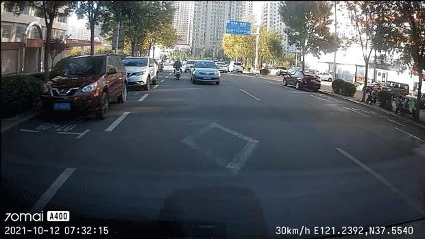 电子狗行车记录仪小汽车,70迈行车记录仪改装实时监控