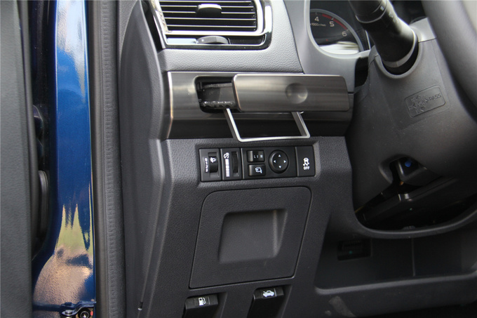 更年轻更舒适静态体验五十铃d-max,江西五十铃d-max哪款更值得买