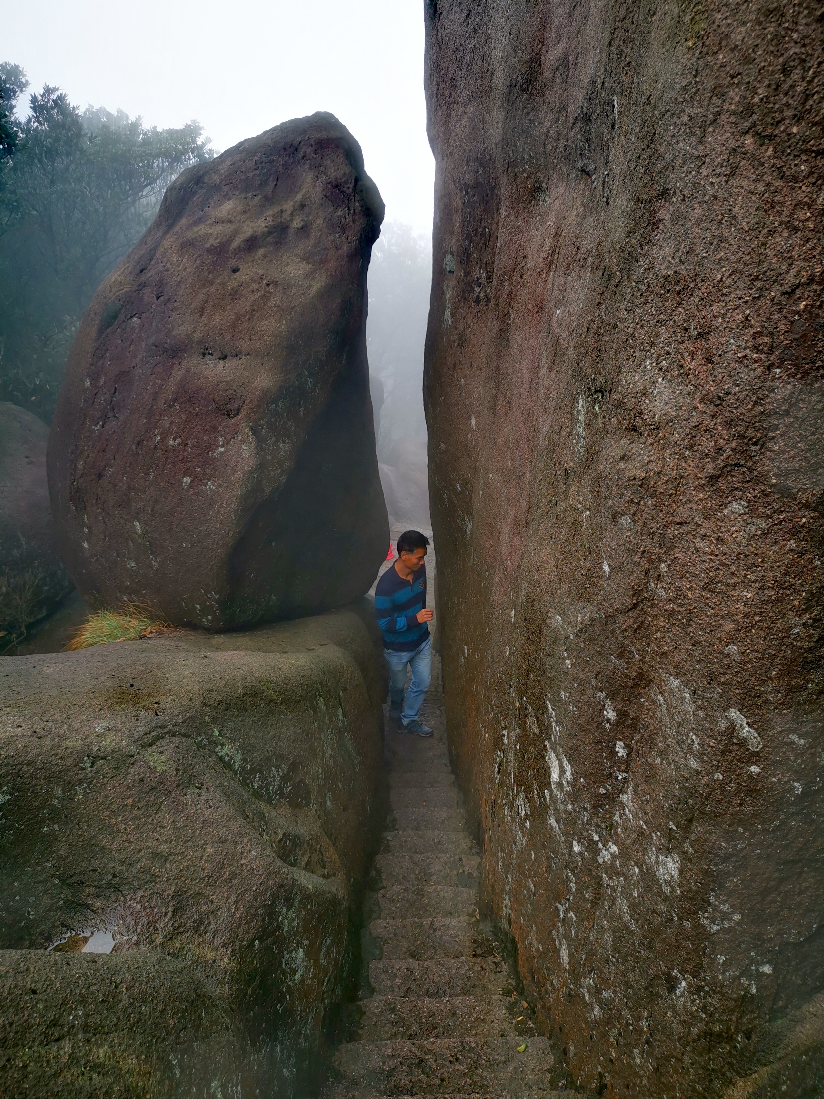 太姥山山顶日出,雨中的太姥山云雾缭绕
