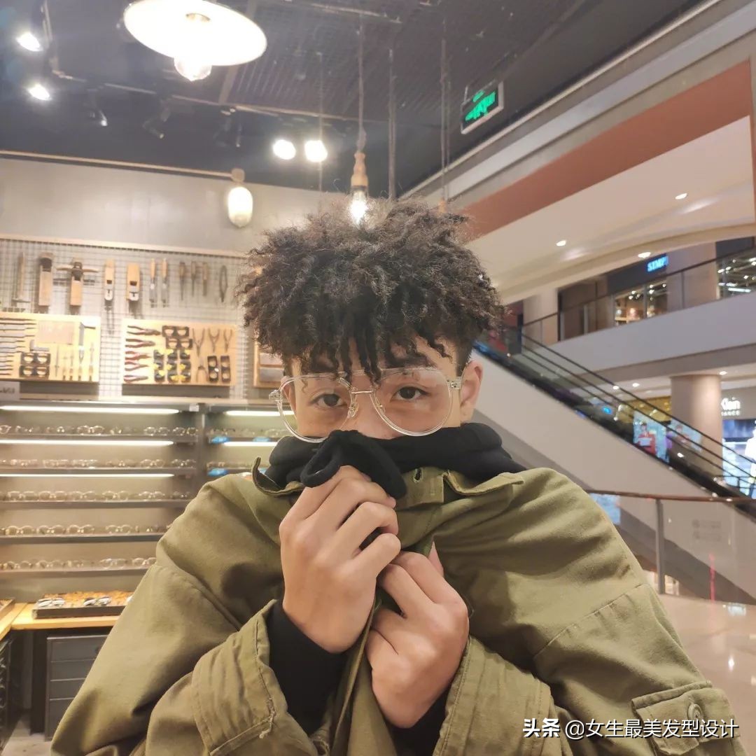 黑皮肤适合的发色卷发,黑皮肤适合烫什么发型好