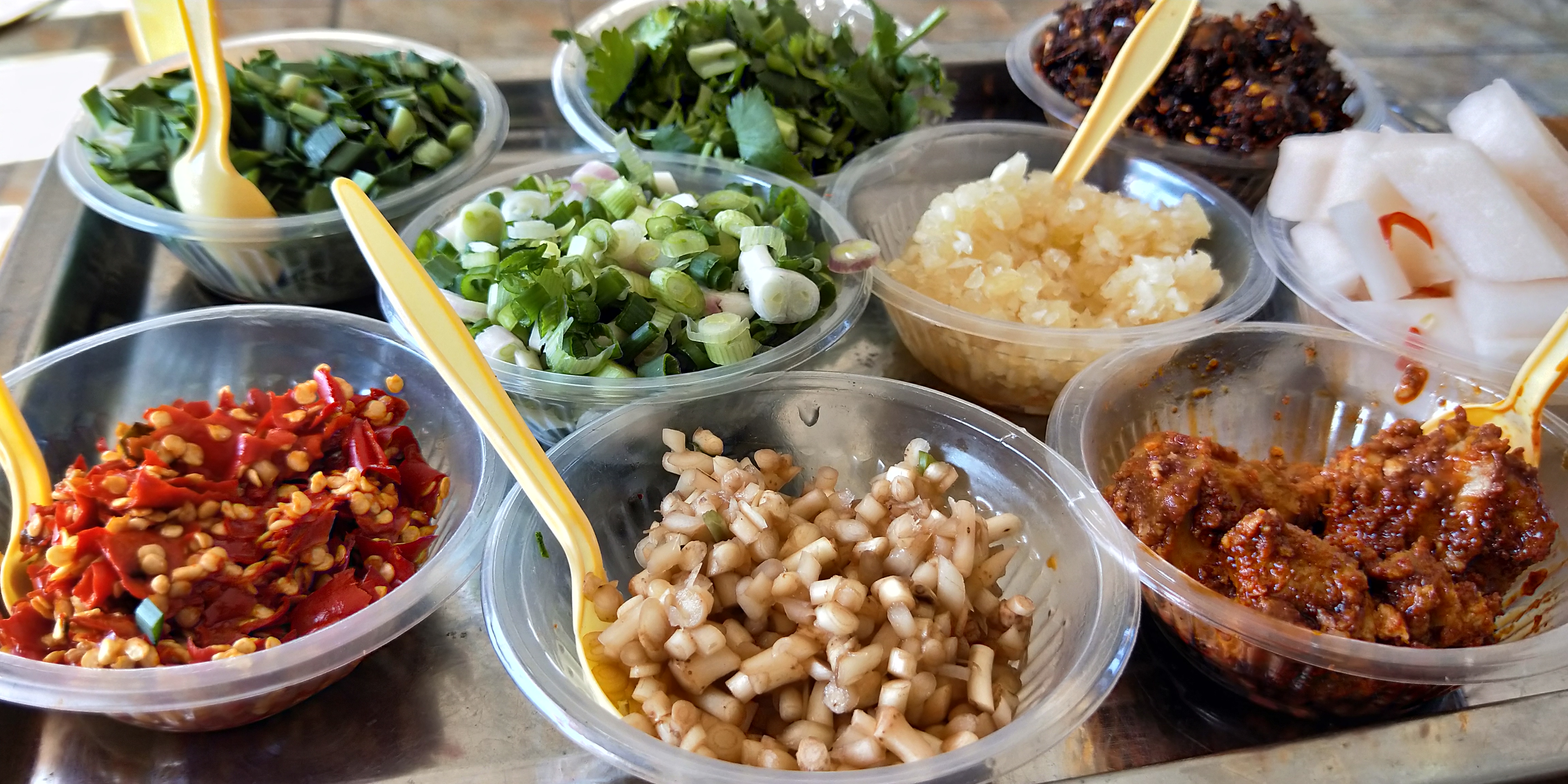 躲在草帽下的美味，吃过就上瘾，食客就算开车两小时车去吃也值得