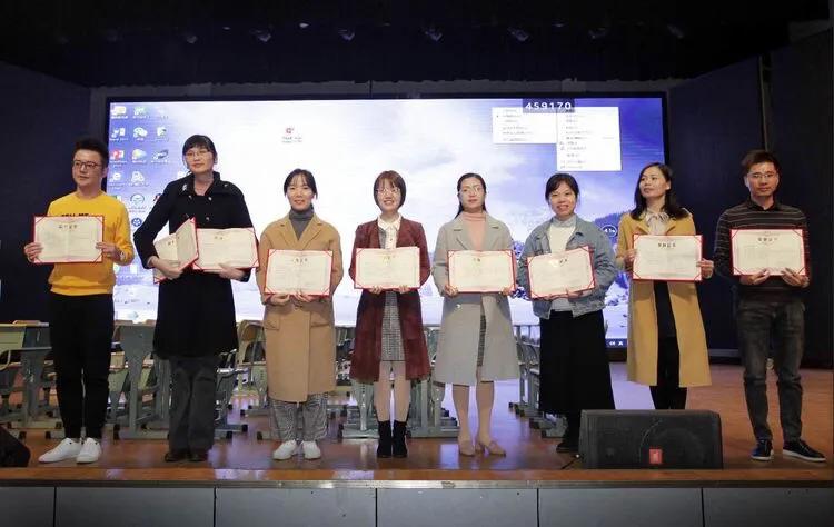 巴陵郡三湘四水英才聚，香樟园高谈阔论红烛燃