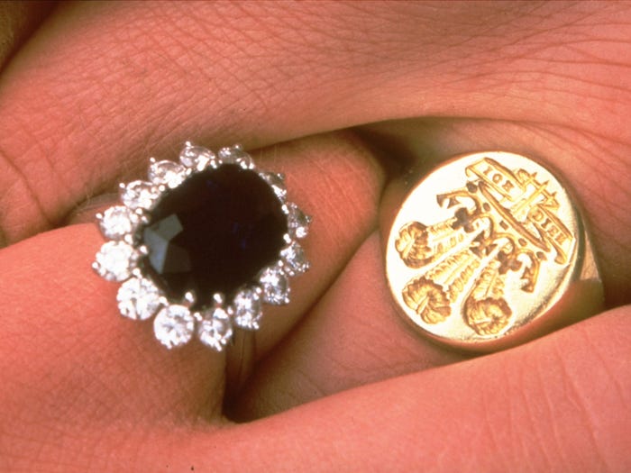 王妃戴安娜结局,戴安娜王妃是让人心疼的女人