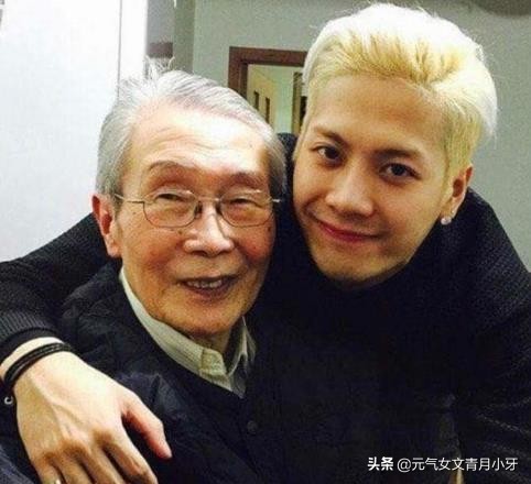 嘎嘎王嘉尔广东话,王嘉尔嘎嘎的名字怎么来的