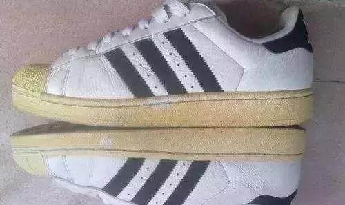 氧化发黄的鞋子怎么变白球鞋,鞋子变黑洗不掉神器