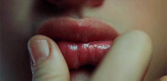 *欲情**疯狂、*社会反**，他美得像梦露却杀人无数