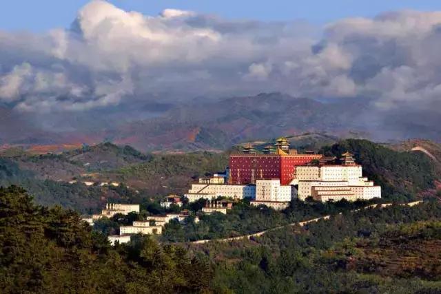 中国园林的诗情画意之美,虽由人作宛自天开的造园理念