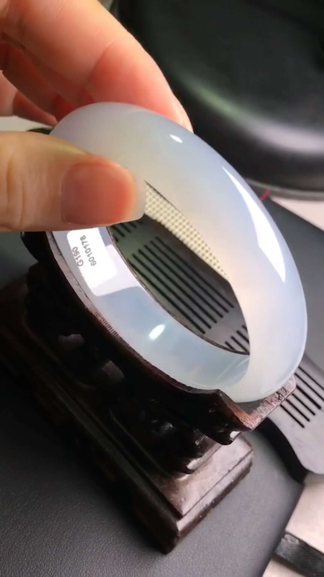 5000元糯种翡翠手镯,5000可以买到什么翡翠手镯