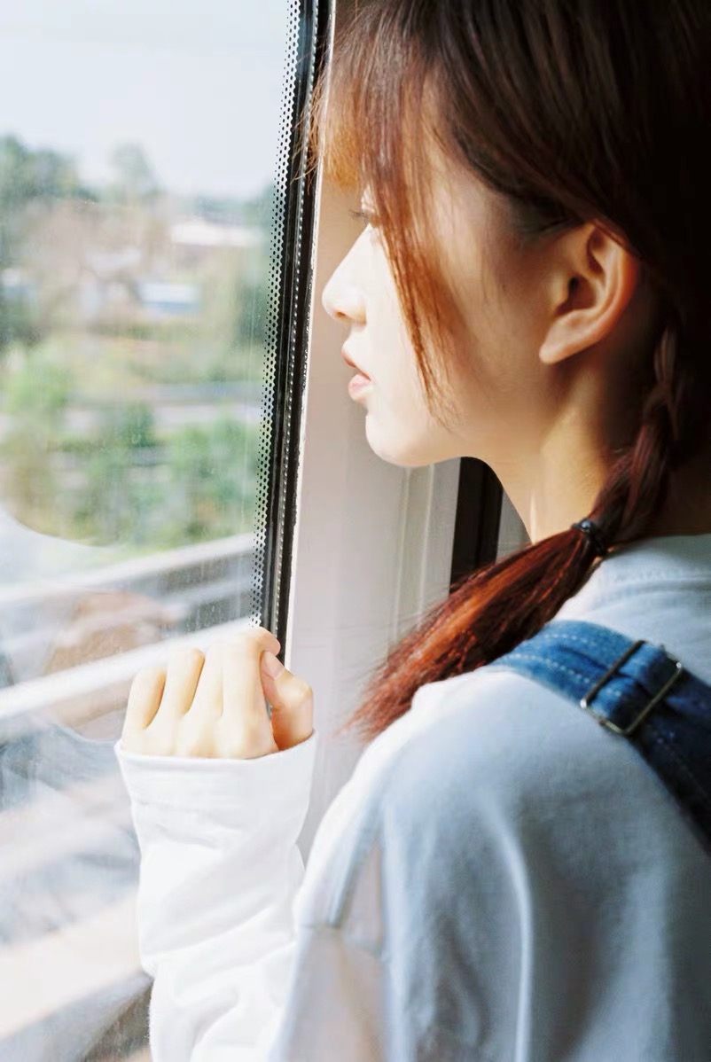 怎么用曲线调整效果图,怎么做出胶片滚动的效果