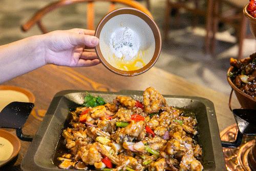 火爆襄阳的3层“壕锅”来袭！还有360°满到爆的龙虾牛蛙双子塔！