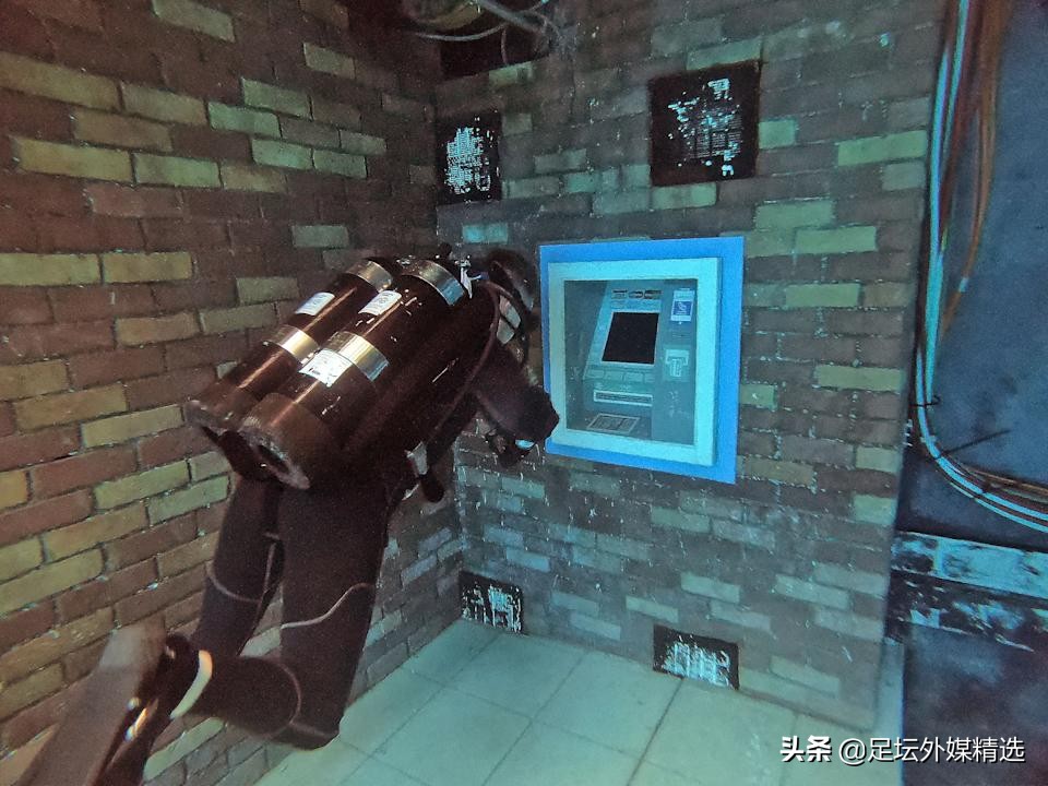 世界最深泳池在迪拜开业,迪拜全世界最高的游泳池